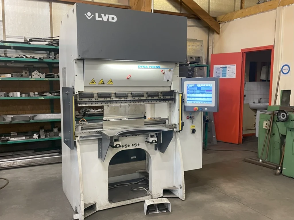 Presse plieuse électrique pour des pièces de tôlerie fine