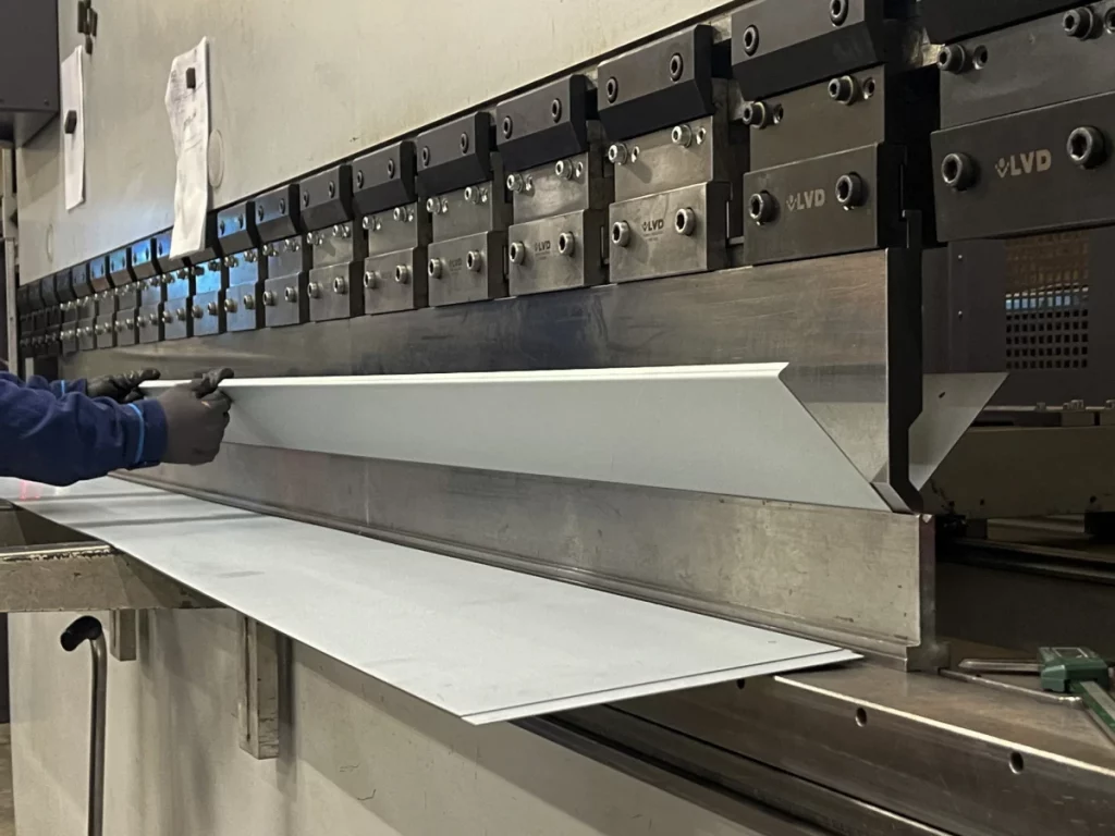 Image d'une piece de tole plié avec notre machine