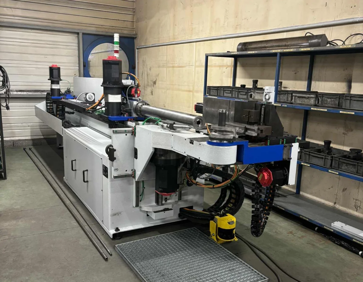 Cintreuse DMI pour différents tube profilé